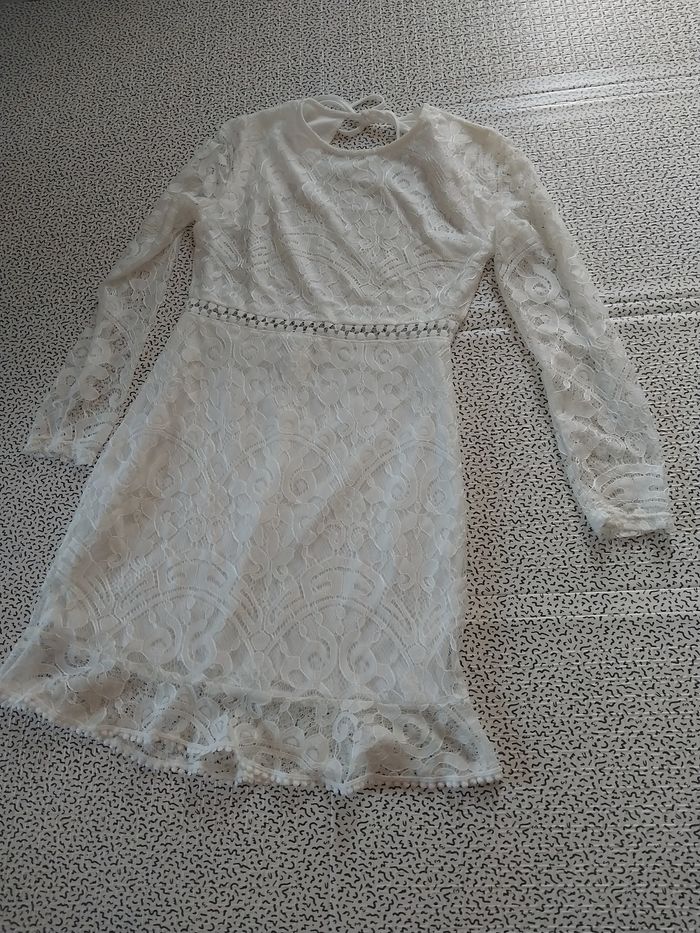 Superbe robe blanche en dentelle – Dos nu – Taille L (taille petit) → Idéale M - photo numéro 3
