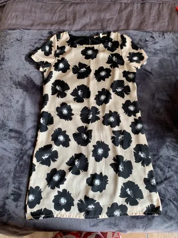 Robe motif fleurs La Fée Maraboutée taille 38