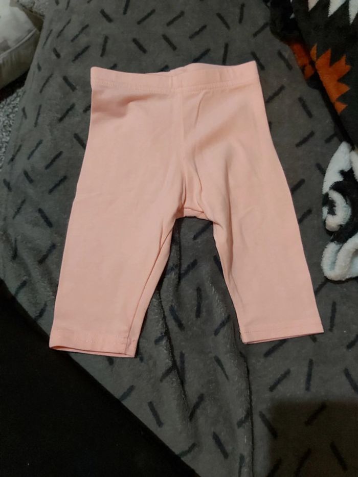 Legging court taille 74cm 6/9 mois primark