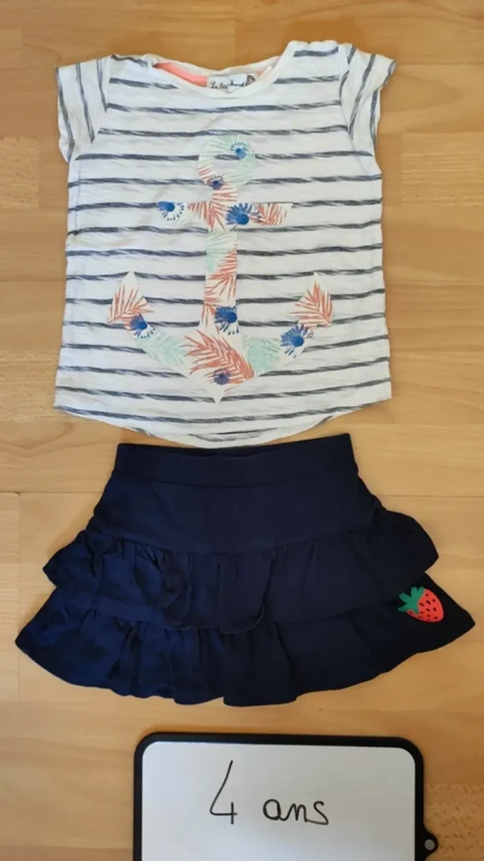 T-shirt et jupe taille 4 ans