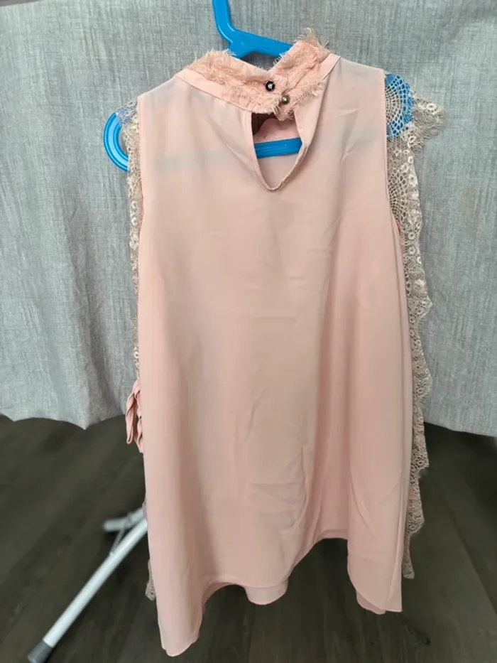 Chemise elegante avec dantele et broche - photo numéro 6