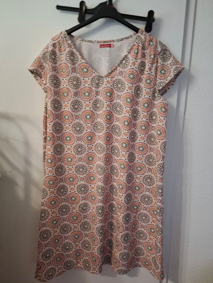 Robe ete taille 48 en très bon état (mesure dans l'annonce