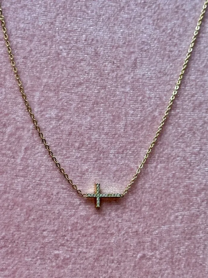 Collier chaîne réglable acier inoxydable or croix horizontale zircons
