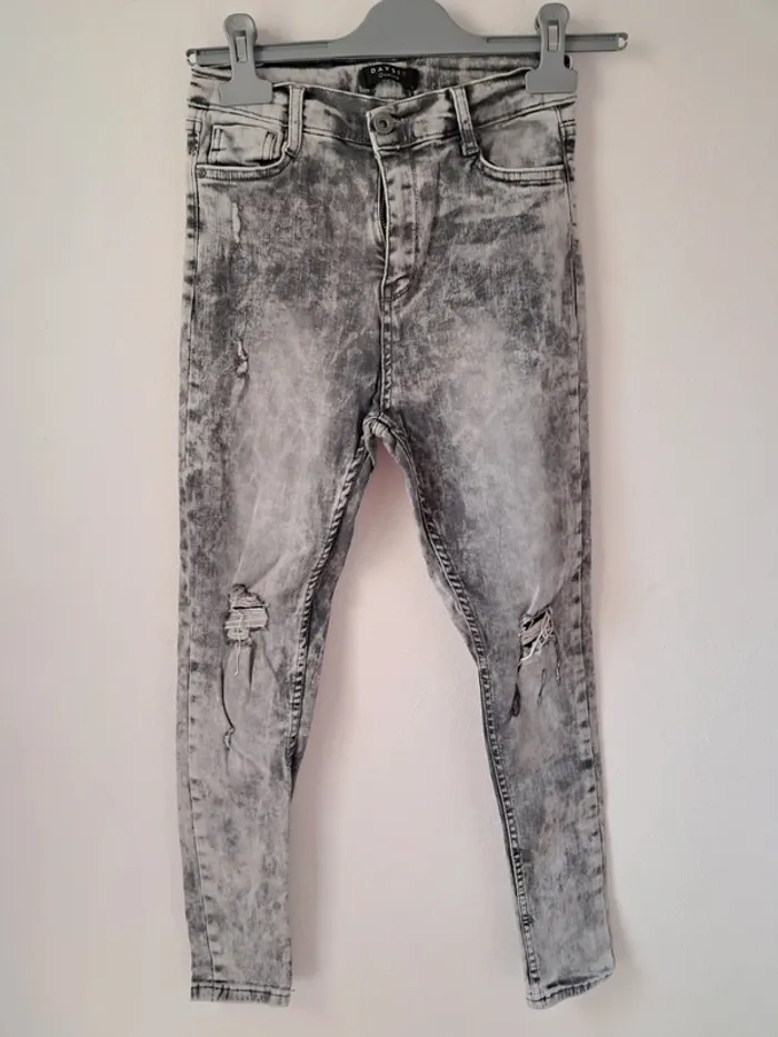 Jean skinny gris délavé effet usé tendance