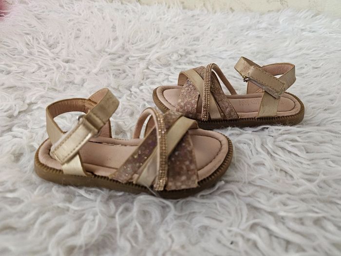 Sandales couleur or avec strass taille 25 - photo numéro 4