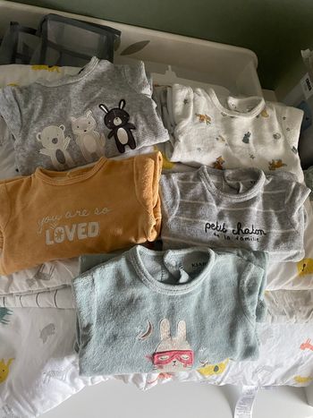 Lot bodies et pyjama