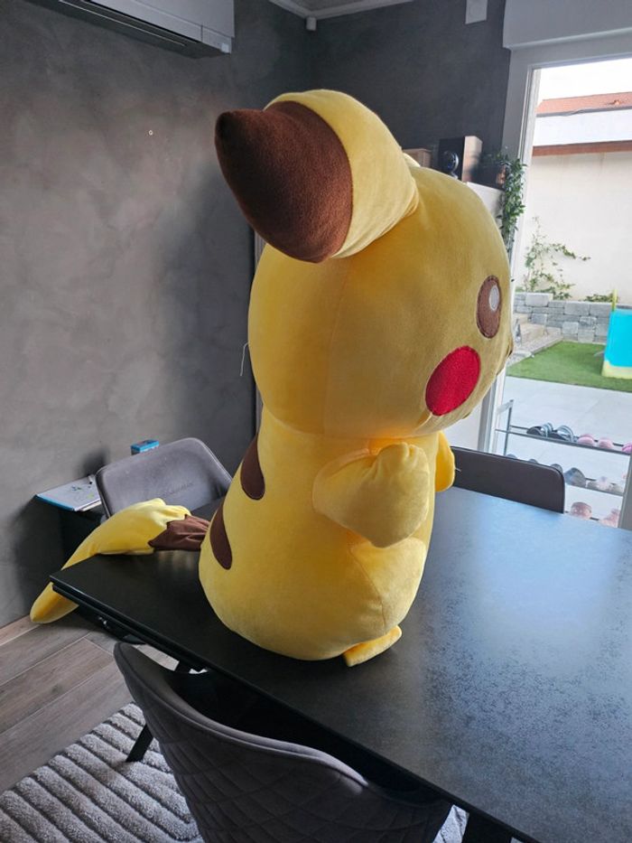 Grande peluche Pikachu - photo numéro 2