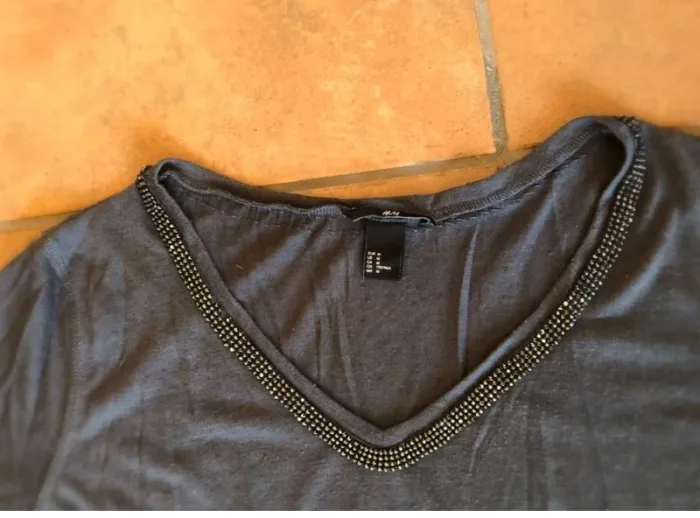Tee  shirt  H&M  (M)  très bon état - photo numéro 3