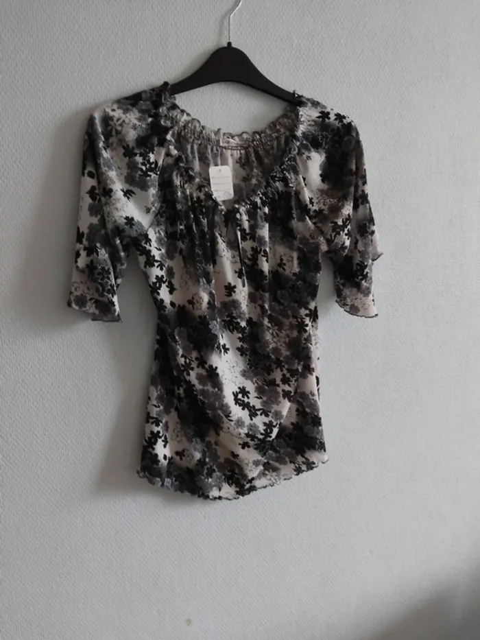 Blouse manches courtes taille S - photo numéro 2
