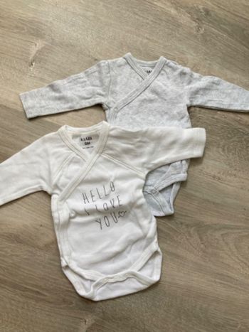 Lot 2 bodys naissance Kiabi