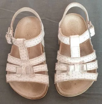 Nu-pieds cuir pointure 22