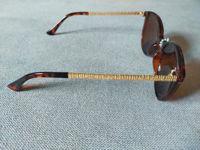 Lunettes de soleil ambrées chic – Neuves - photo numéro 4