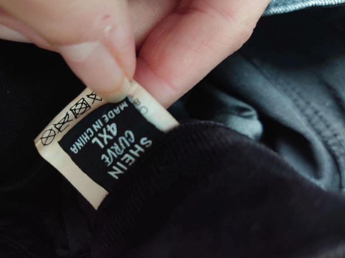 Jean neuf taille 48 - photo numéro 6