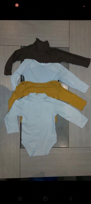 4 bodies Unis manches longues / 12 mois