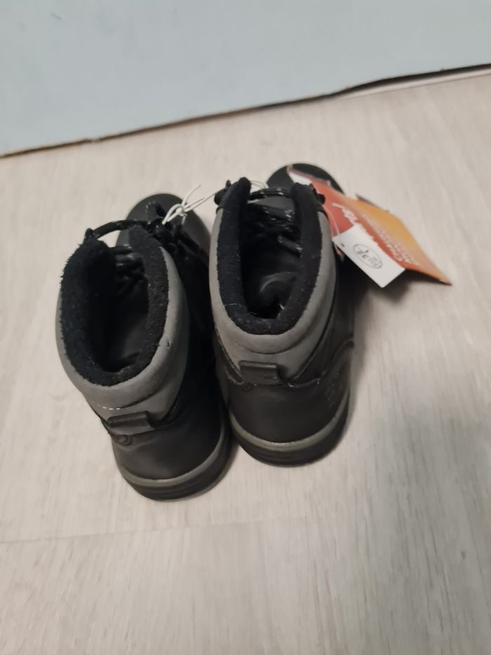 Chaussures montantes hiver P32 Neuves - photo numéro 3