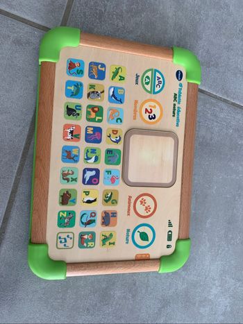 Tablette éducative ABC. Jeux en bois