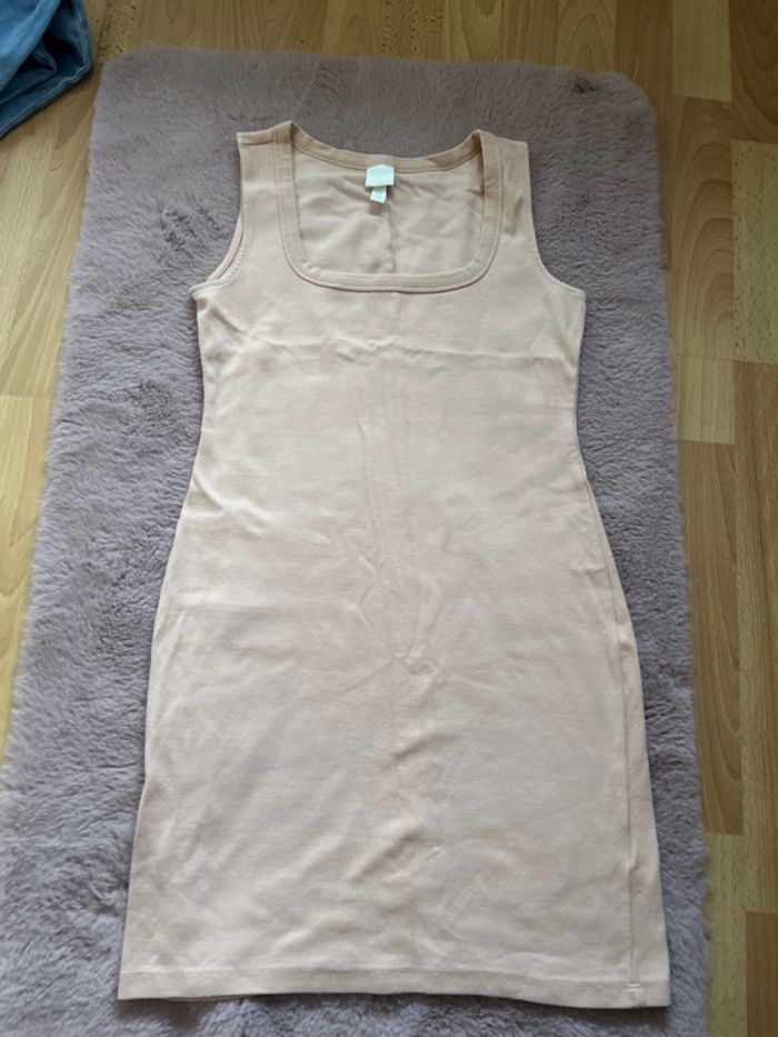 Robe ceintree côtelée h et M taille M