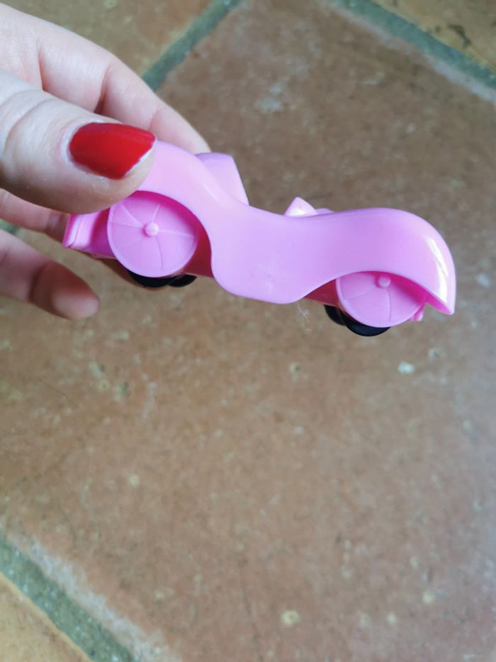 Voiture rose en plastique jouet - photo numéro 2