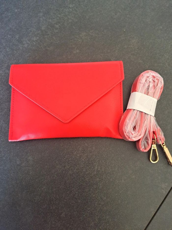 Pochette rouge