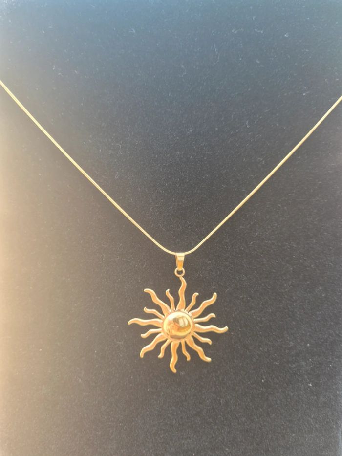 Jolie collier avec pendentif soleil - photo numéro 6