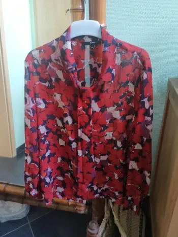 Tres joli chemisier avec cravate amovible taille 36