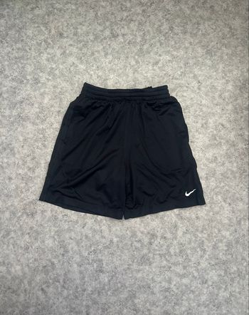 Short Nike noir enfant taille 10-12 ans / M enfant