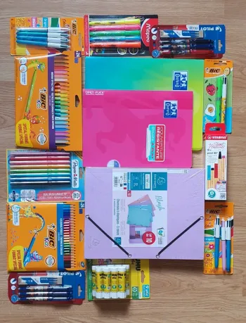 Lot complet fournitures scolaires de marque