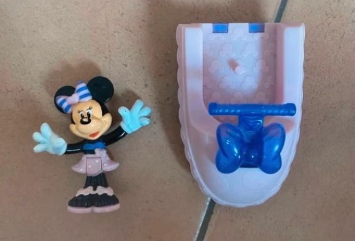 Minnie et son jet ski