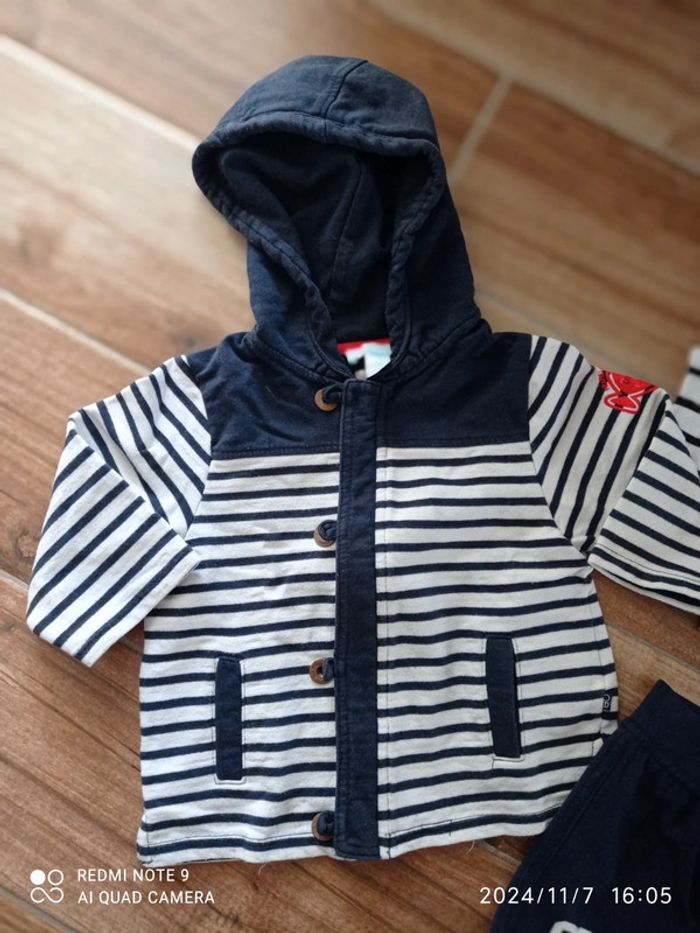 Ensemble 12 mois, bas jogging marine + marinière+ veste sweat a rayures - photo numéro 4