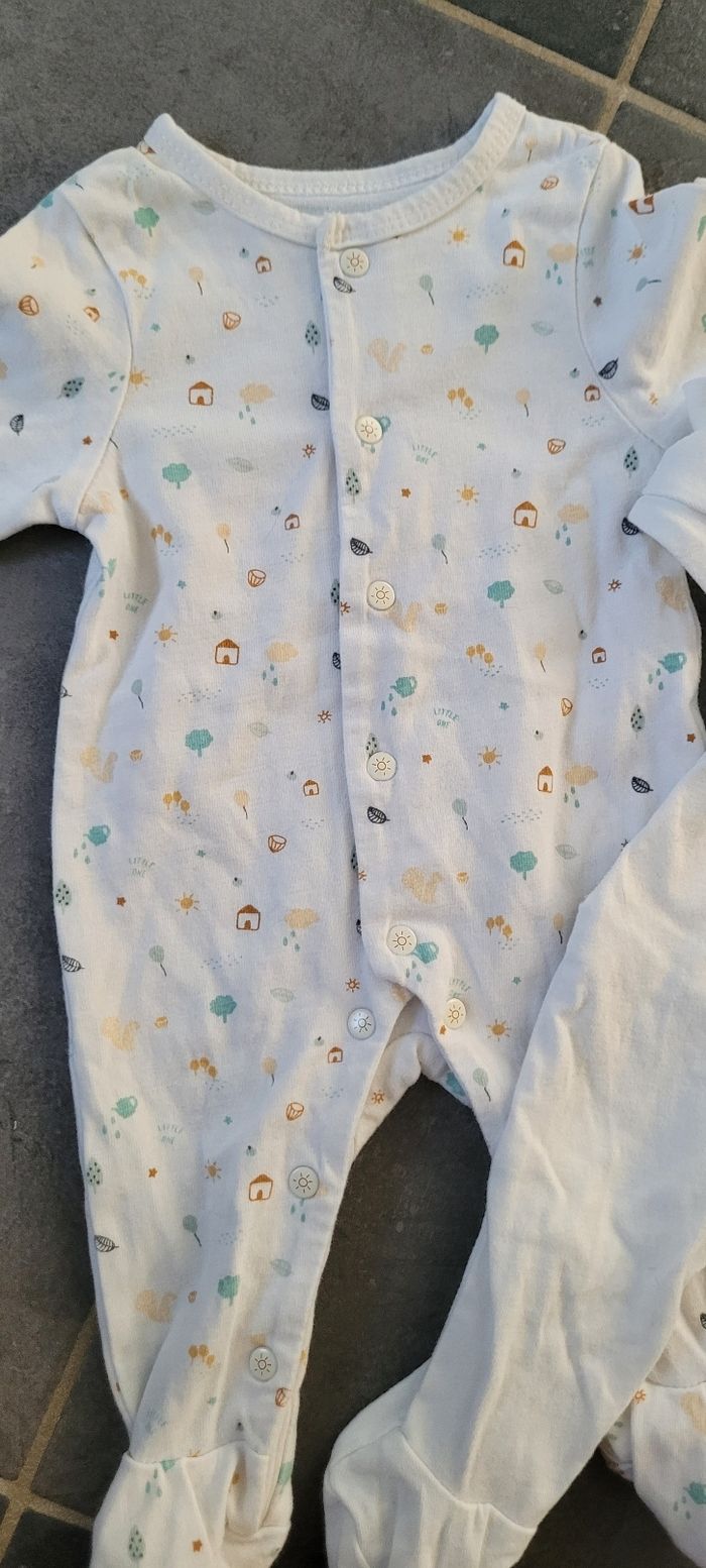 2 pyjamas mixte 1mois - photo numéro 2