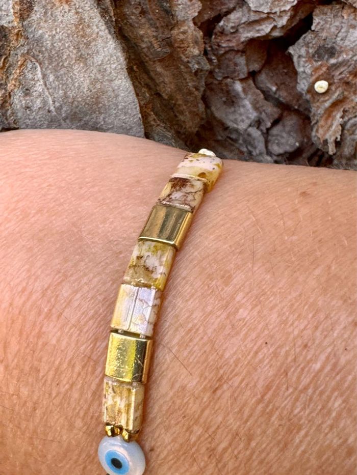 Bracelet réglable cordon écru perles carrées écrues brunes dorées œil - photo numéro 5
