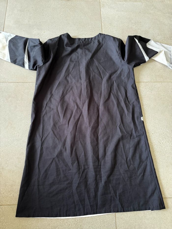 Tunique taille XL, bon état mais une petite trace - photo numéro 4