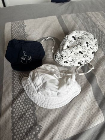 Lot bonnets chapeaux 