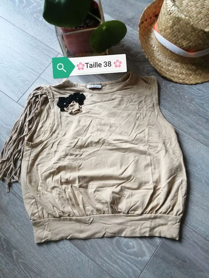 🌸Top beige sans manches avec fleurs/strass Taille 38 "La City" 🌸