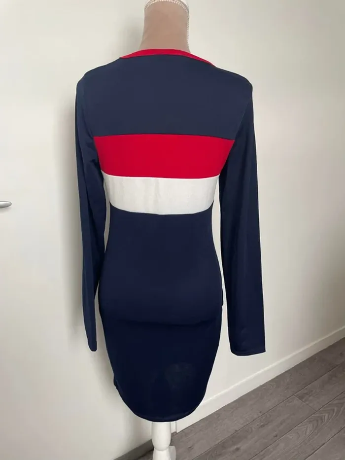 Robe marine  bande rouge et blanc Boohoo 38 Lavé non porté - photo numéro 2