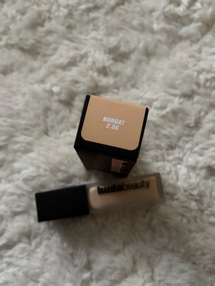 Lot de 12 : Correcteur et anti cerne Huda Beauty - photo numéro 3