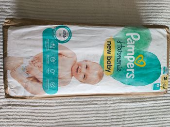 Couches pampers taille 2 lot de 50 couches