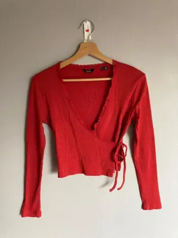 Haut cache-cœur Superdry rouge chiné côtelé – Taille S – Neuf jamais porté