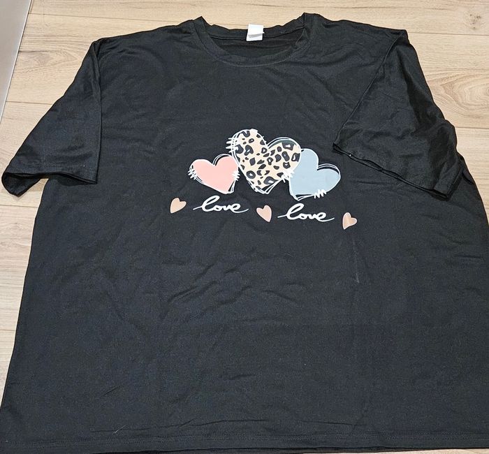 Lot 2 T-shirts avec motifs coeurs colorés - Taille 3XL - photo numéro 3
