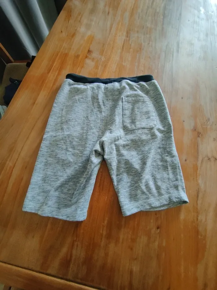 Short 16 ans taille 176 cm - photo numéro 2