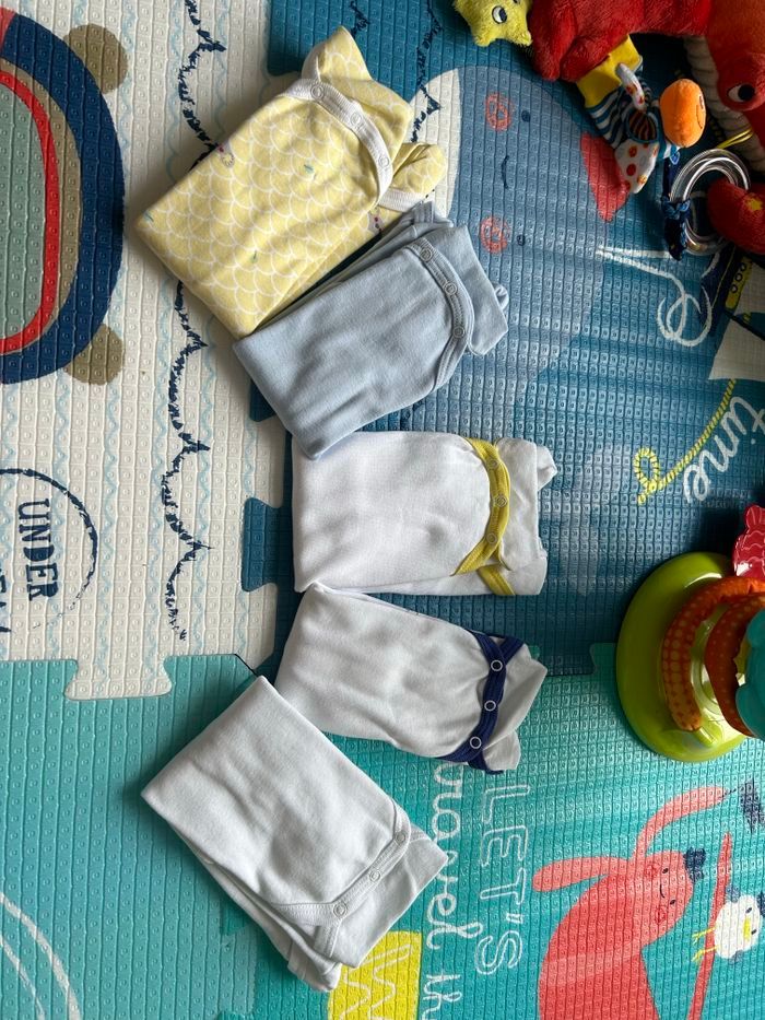 Lot de 5 bodys - photo numéro 2