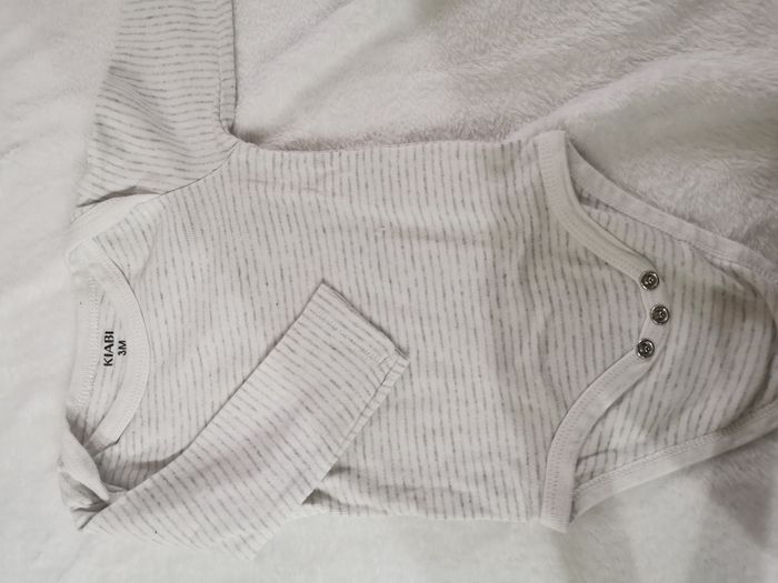 Lot 11 bodies 3 mois - photo numéro 3