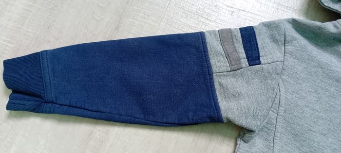 Veste Ben 10 4/5 ans - photo numéro 2