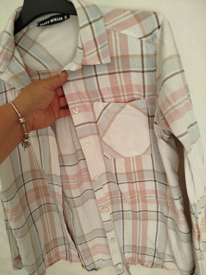 Chemise a carreaux blanche bleue et rose. Très bon état et propre. Taille M. Tally Weill - photo numéro 2