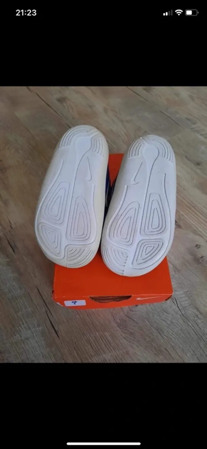 Baskets Nike bleue très bon état avec carton - photo numéro 5