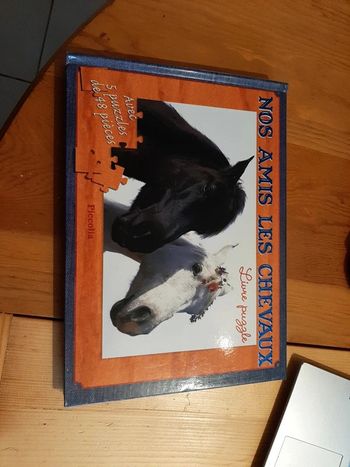 Livre puzzle nos amis les chevaux neuf