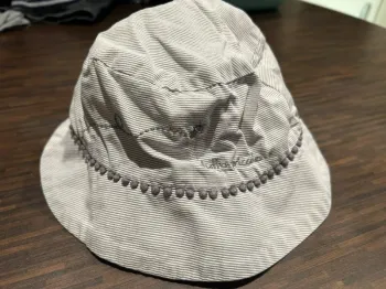 Chapeau forme bob garcon rayé blanc et gris Tutto Piccolo 53cm