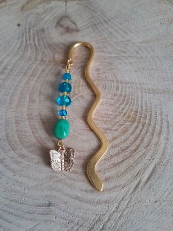 Marque page bleu et papillon doré