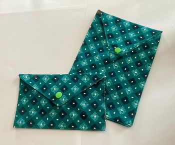 Pochettes à savon, brosse à dent et dentifrice