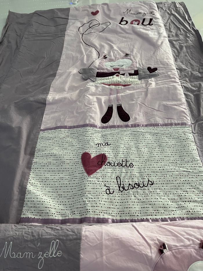 Contour de lit et édredon